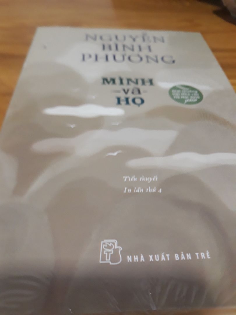 Một chiếc bìa đơn giản chứa đựng một nội dung tuyệt vời, một cuốn sách để lại nhiều suy gẫm, bạn sẽ khó mà bỏ xuống khi bạn mở nó ra.