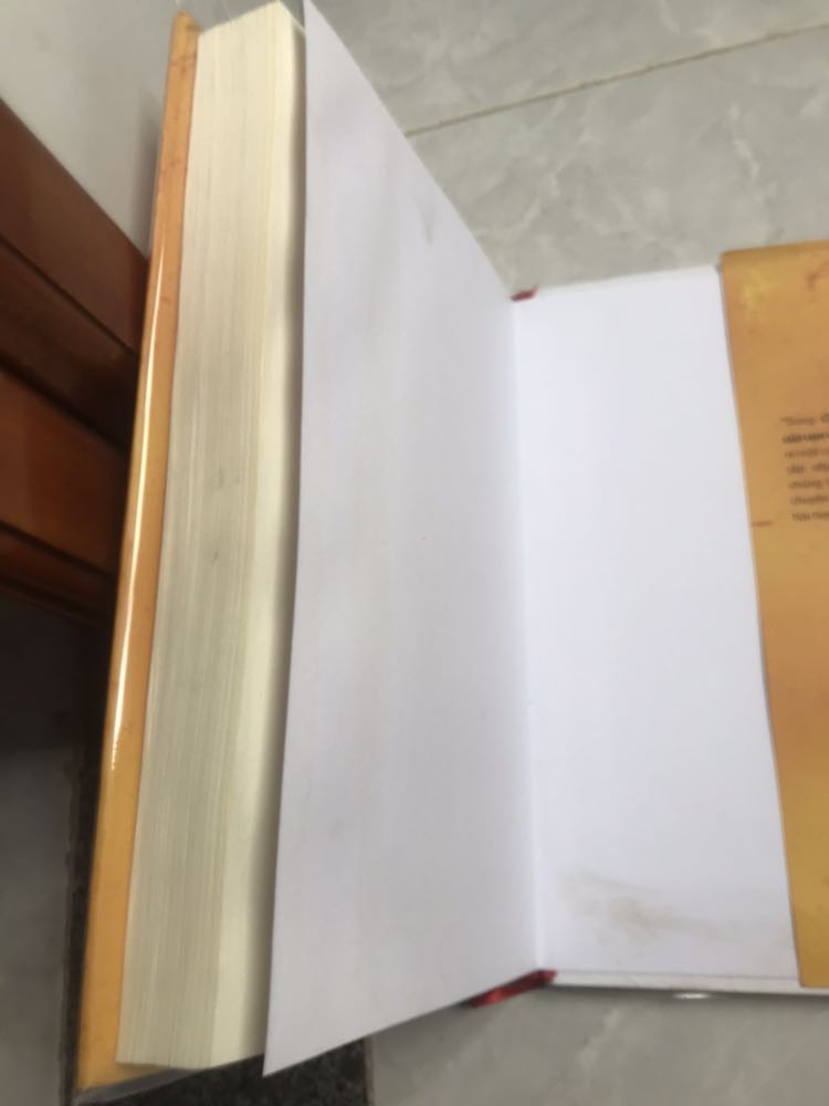 Giao một cuốn sách bị ngấm nước. Tôi mua sách mới chứ có phải mua sách cũ đâu. Tệ!
Đề nghị nên có nút “âm” 5 sao để đánh giá cho phù hợp với dịch vụ lần này!