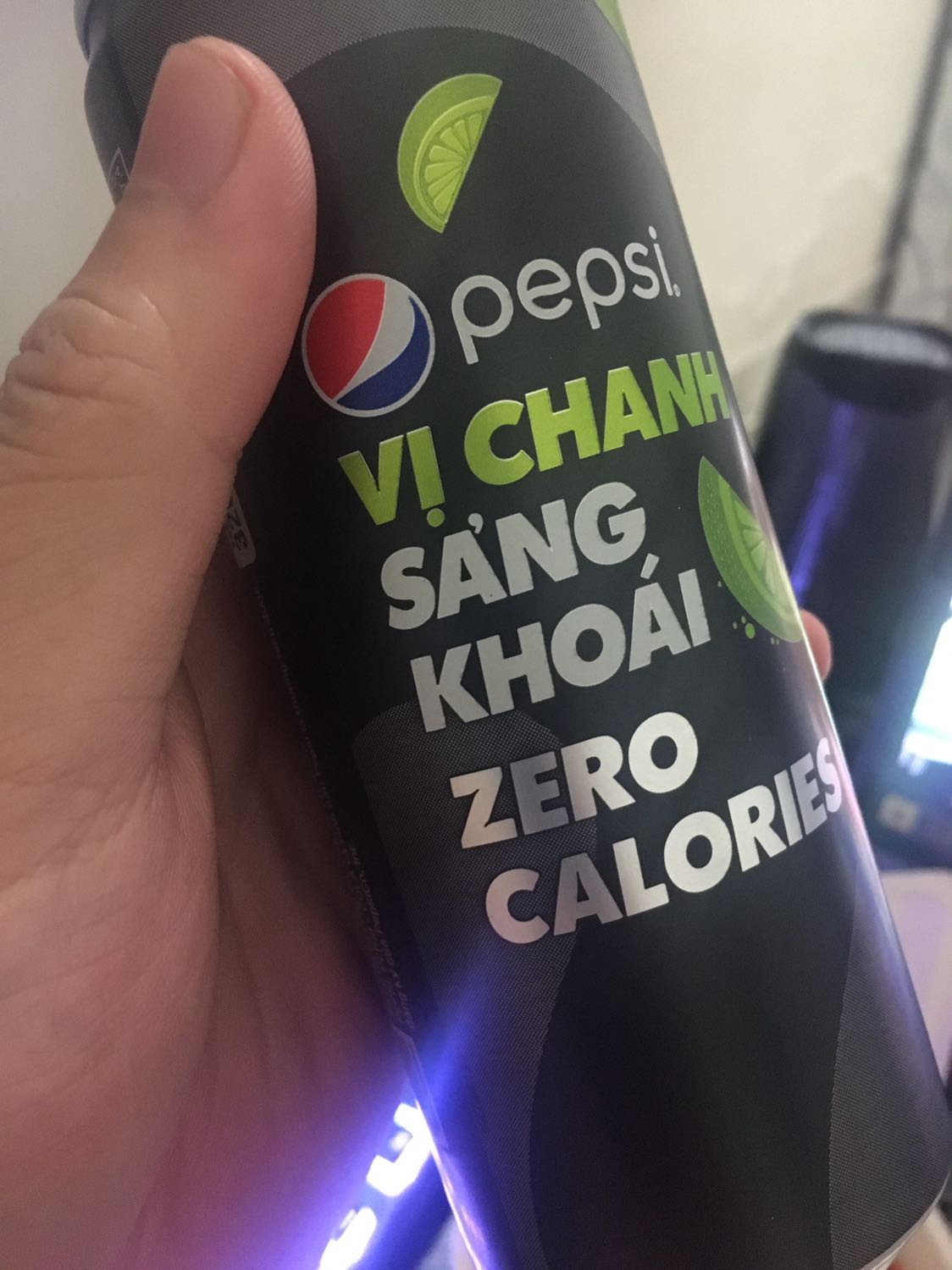 Đóng gói chắc chắn, hàng giao nhanh, nước còn hạn tới hết 2022 lận, ly đẹp, chắc chắn giữ nhiệt tốt, do mình xài trc đây rồi nên biết chất lượng nó, có điều cũng mong là karik hay binz nhưng lại về suboi, hơi tiếc mà thôi cũng đc Đóng gói chắc chắn, hàng giao nhanh, nước còn hạn tới hết 2022 lận, ly đẹp, chắc chắn giữ nhiệt tốt, do mình xài trc đây rồi nên biết chất lượng nó, có điều cũng mong là karik hay binz nhưng lại về suboi, hơi tiếc mà thôi cũng đc