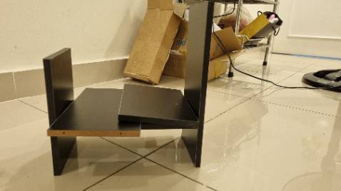 Màu đen chứ ko phải vân gỗ