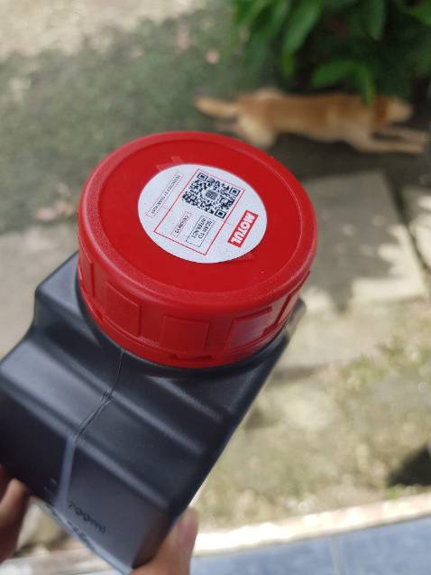 Nhớt Motul thì mình không bàn về chất lượng nữa rùi. Tiki dự kiến giao hàng v thôi chứ sớm hơn hẳn 2 ngày. Chiều T5 2h mình đặt, thì đúng 2h chiều T7 là nhận đc hàng. Mà shop chỉnh lại là Motul 3100 GOLD như hình nha. Chứ ko phải Sliver, hay là shop giao lộn gì đó mình cũng không biết. Nói chung vẫn tốt!