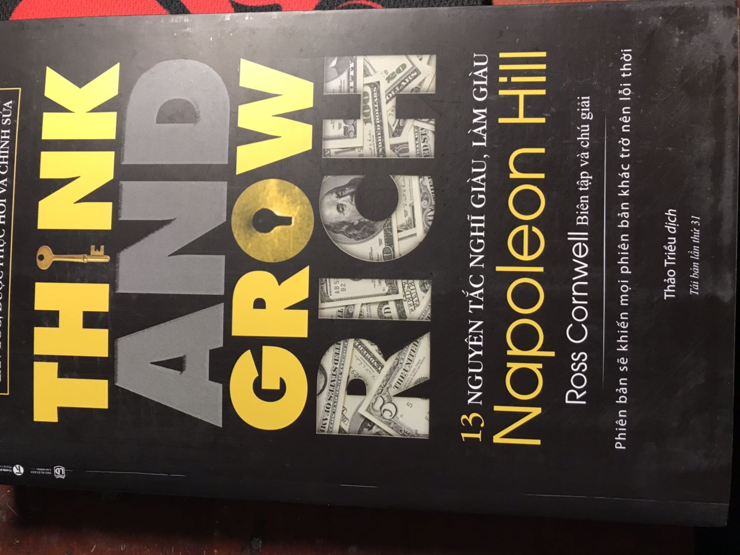 Sách trầy xước khá nhiều, mong shop rút kinh nghiệm trước khi giao đến tay khách hàng. Tránh mất uy tín của shop và tiki!