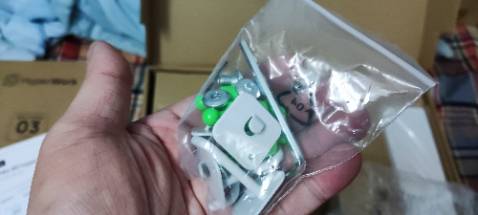 Hàng được đóng gói đẹp và bài bản, bảng khá lớn và được gia công đẹp thích hợp gắn thêm nhiều phụ kiện treo đồ sau này, lắp đặt cũng dễ dàng (sản phẩm có kèm theo chìa khóa bắt ốc), mình mua loại chân kẹp bàn để tiết kiệm không gian lắp đặt. Cảm ơn shop 👍