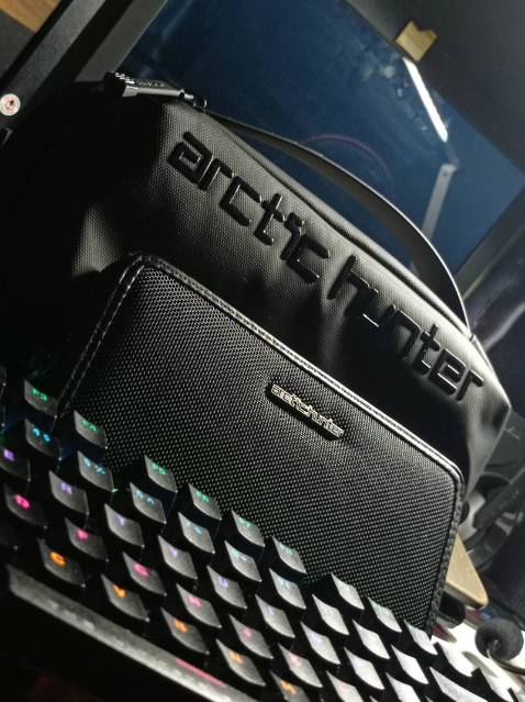 Mua cái ví mà cảm giá như đập hộp điện thoại ấy, shop gói đẹp mà cưng quá, cầm cái vi thấy đáng đồng tiền bát gạo. Mình mua nhiều lần rồi shop còn chủ động nt tặng mã giảm giá, cưng quá cưng. cho 10 sao.