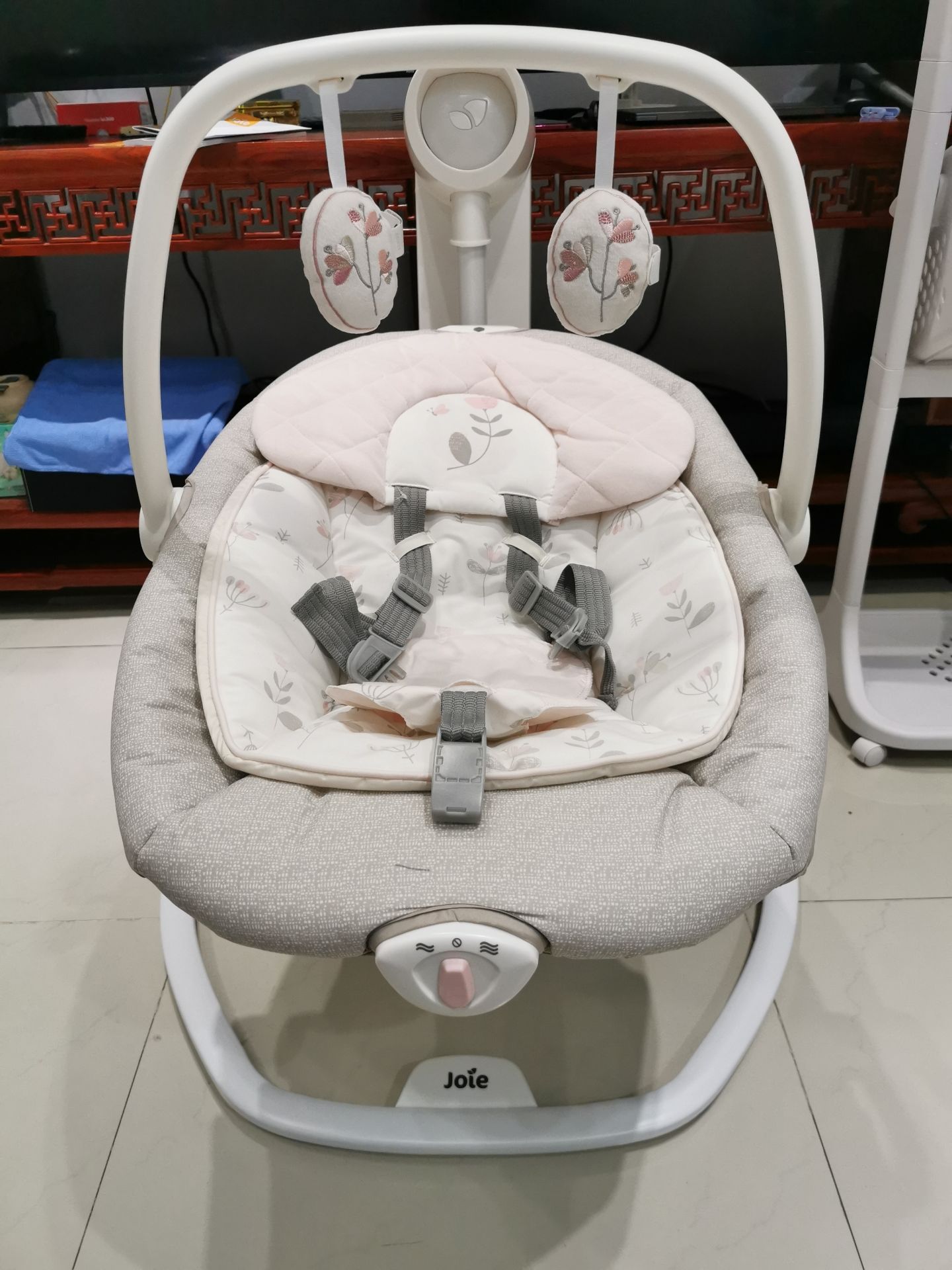 Mua một màu ghi cho bé trai lại chuyển màu hồng cho bé gái giá rẻ hơn. Mình mua sát ngày vợ sinh vợ sinh sống về mới mở ra không đúng màu