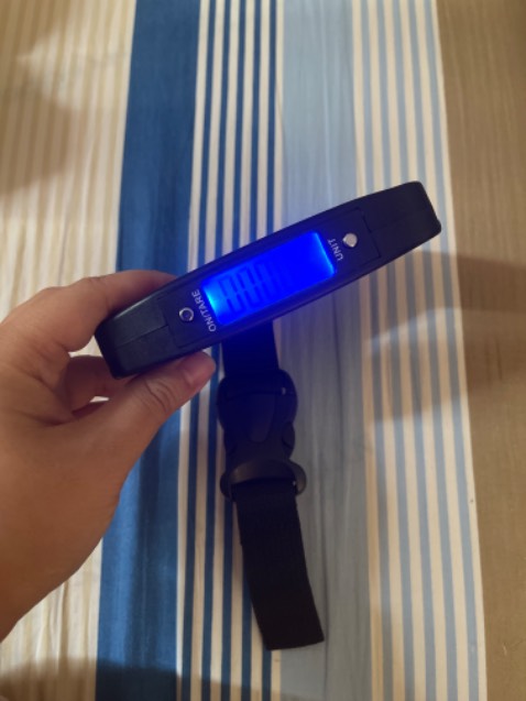 Cân khá chính xác, vẫn có sai số chút ít. Có dây móc phù hợp cho cân hành lý, có kèm pin. Giao hàng khá nhanh và đóng gói tốt.