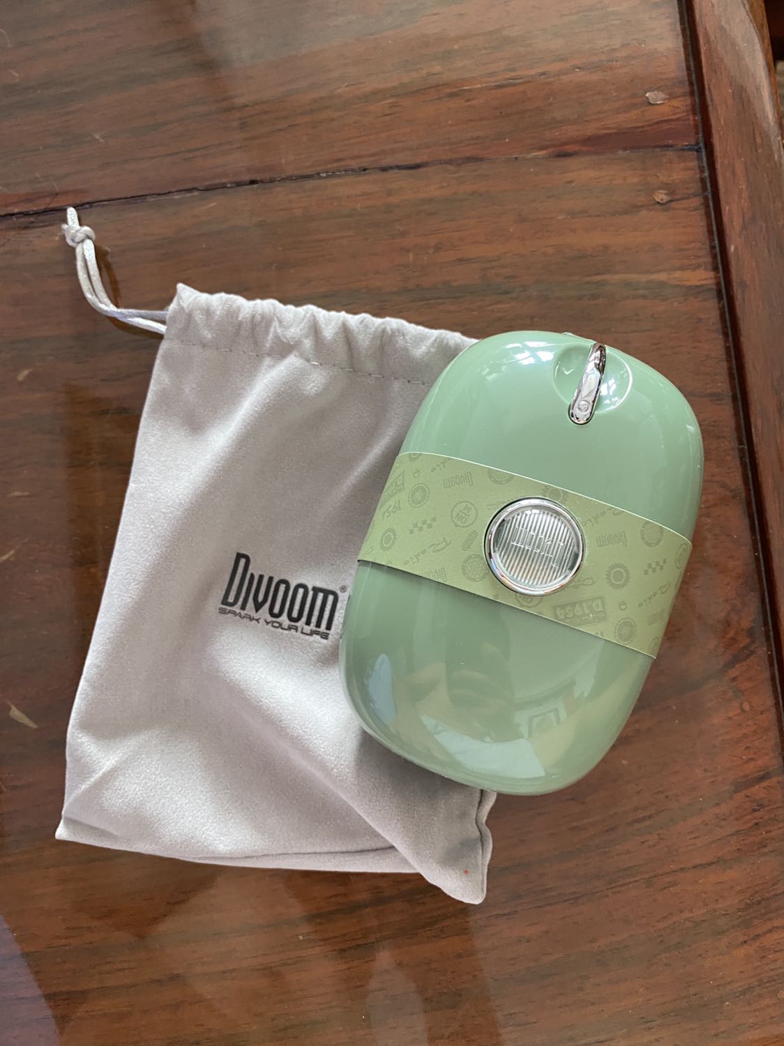 Nghe cũng OK. Nhỏ xinh nhưng phần radio là cái mình mong đợi nhất thì không như ý. Rất khó bắt sóng và ít kênh. Mong là các phiên bản sau có thể cải thiện.