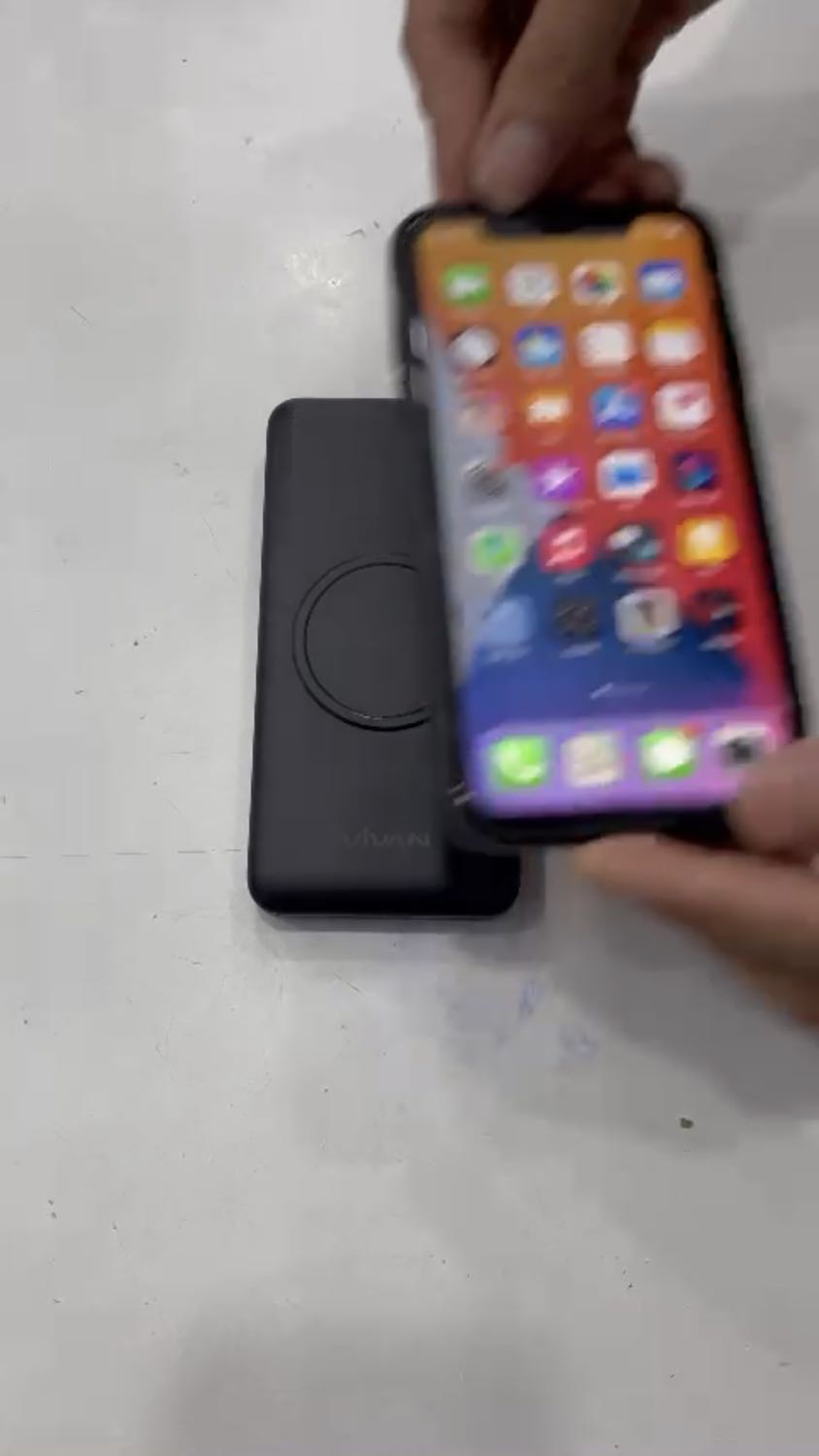 Pin Vivan Quá tiện dụng, đủ dung lượng, sạc được 2 lần luôn lại còn không dây. Giá quá hợp lý