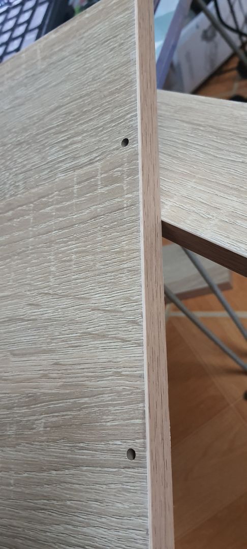 Sau khi đóng hết các thanh gỗ của kệ thì phát hiện tấm cuối cùng đóng sai lỗ. Shop vui lòng gửi lại tấm  cuối cùng nhé. Chứ mới đóng xong cái kê, bắt vít đau hết cả tay mà bắt gỡ ra rồi gửi lại thì bó tay lun Sau khi đóng hết các thanh gỗ của kệ thì phát hiện tấm cuối cùng đóng sai lỗ. Shop vui lòng gửi lại tấm  cuối cùng nhé. Chứ mới đóng xong cái kê, bắt vít đau hết cả tay mà bắt gỡ ra rồi gửi lại thì bó tay lun