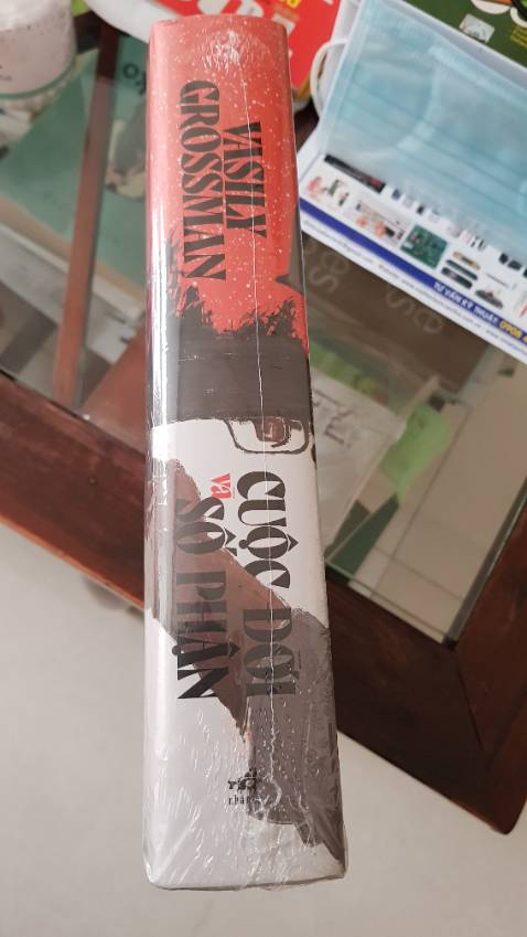 Sách có bao chống shock. Bản thân sách có bọc nhựa. Sách mới tinh , bìa cứng . Cảm ơn shop TIKI giao hàng đúng hẹn . Anh shipper nhiệt tình.