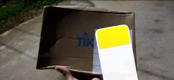 Tiki dạo này làm ăn chán thực sự, bên ngoài hộp ghì bóp méo bên trong cũng không có bọc gì cả.