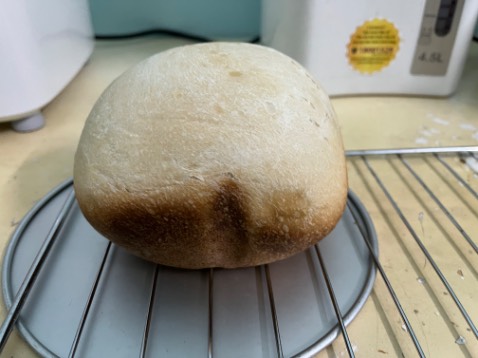 Nhận hàng thấy đóng gói rất tốt. Vừa thử dùng máy, theo y hệt công thức bánh mì nhanh nhưng có vẻ bánh chín không đều, bánh cũng không được đẹp mắt. Sẽ thử thêm các công thức khác, cập nhật sau.