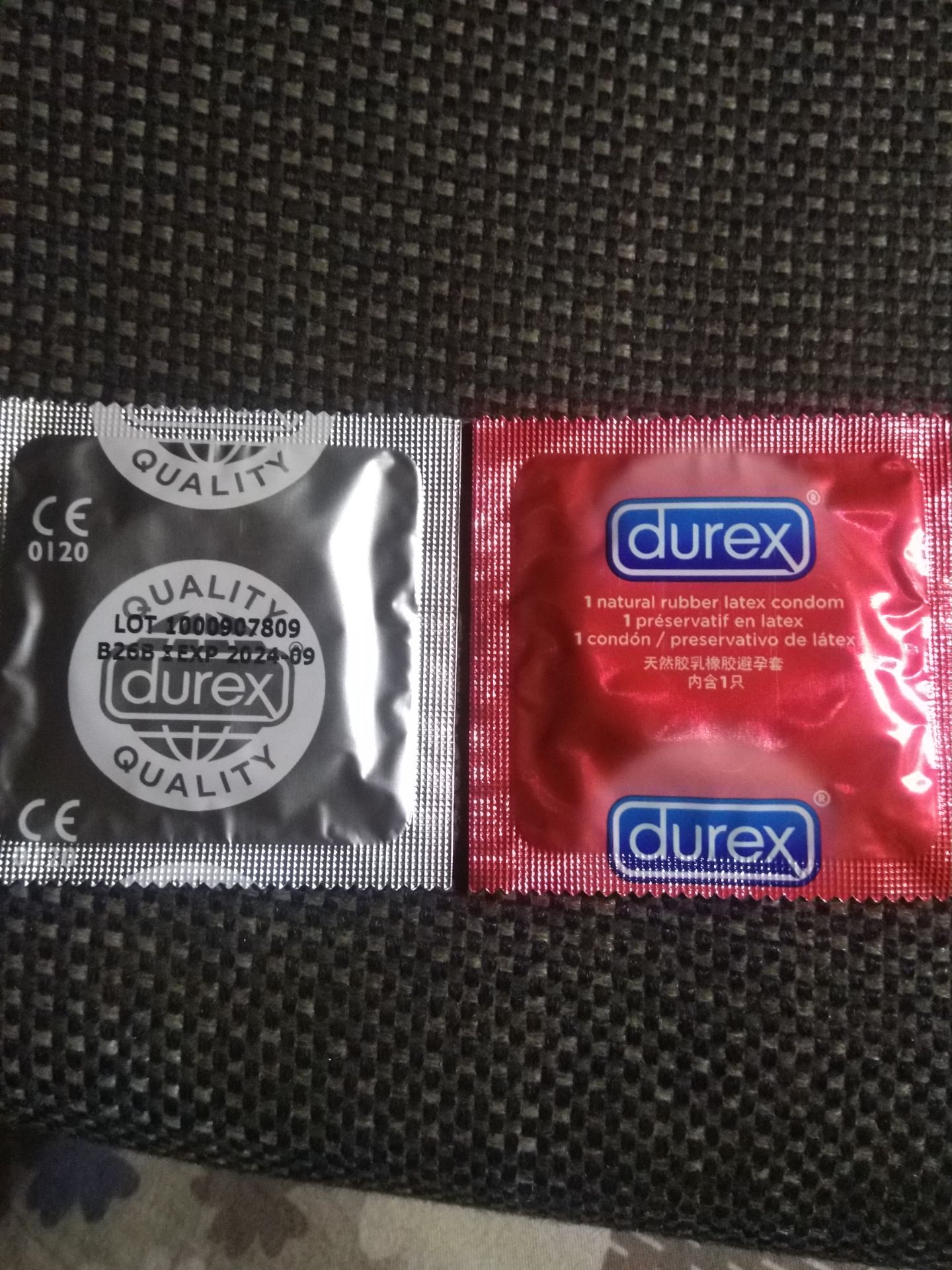 Thương hiệu Durex thì khỏi phải bàn về chất lượng rồi. TikiNow giao nhanh, đóng gói cẩn thận, kín đáo. Nhưng sản phẩm là mẫu cũ, sản xuất năm 2019. Giờ là năm 2021 rồi đấy Tiki ạ :(