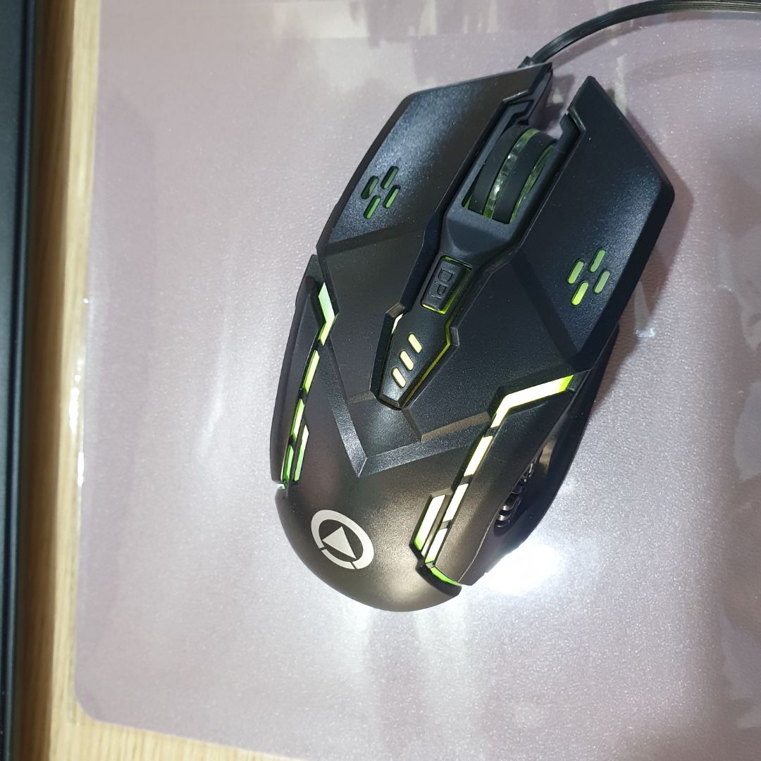 Chuột cầm chắc tay
Sử dụng êm và mượt
Đèn nền đổi màu đẹp lắm, nhìn rất thích
Sản phẩm đúng như mô tả