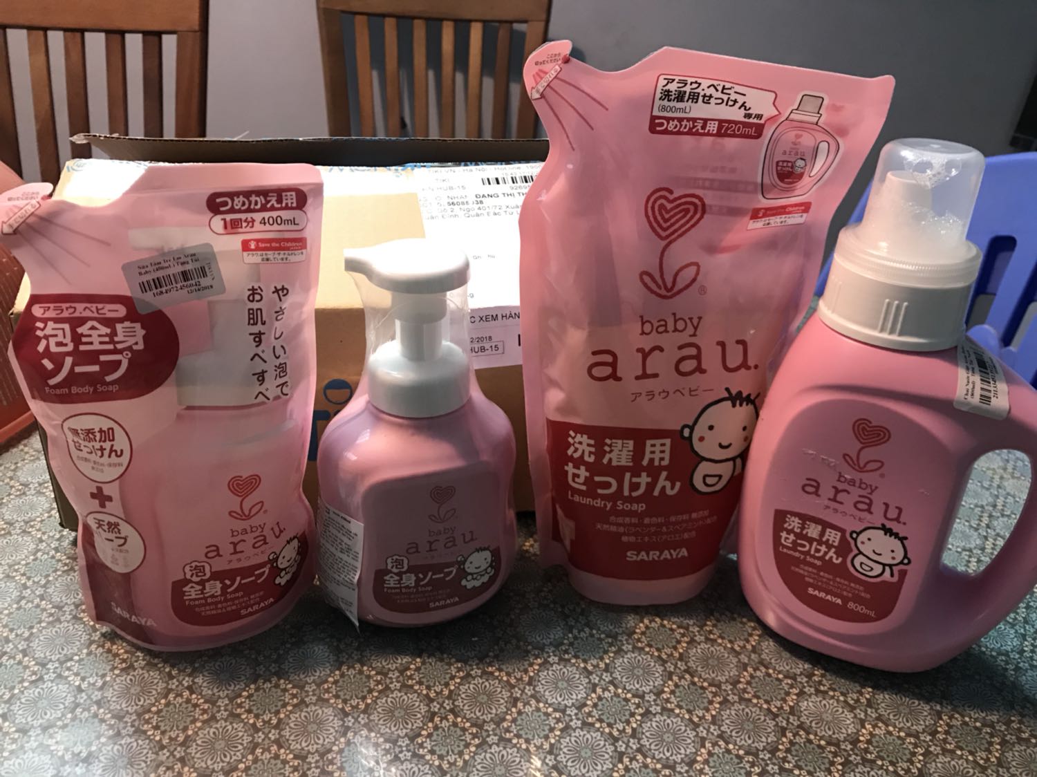 Tiki đóng gói rất chắc chắn và cẩn thận, sản phẩm date mới sx, mùi sp nhẹ nhàng dễ chịu! Tuy nhiên chắc do vận chuyển bị xóc nên chai nước giặt của mình bọt nổi đầy nắp như thế này dù chưa tràn ra ngoài, dù sao vẫn sẽ ủng hộ tiki!