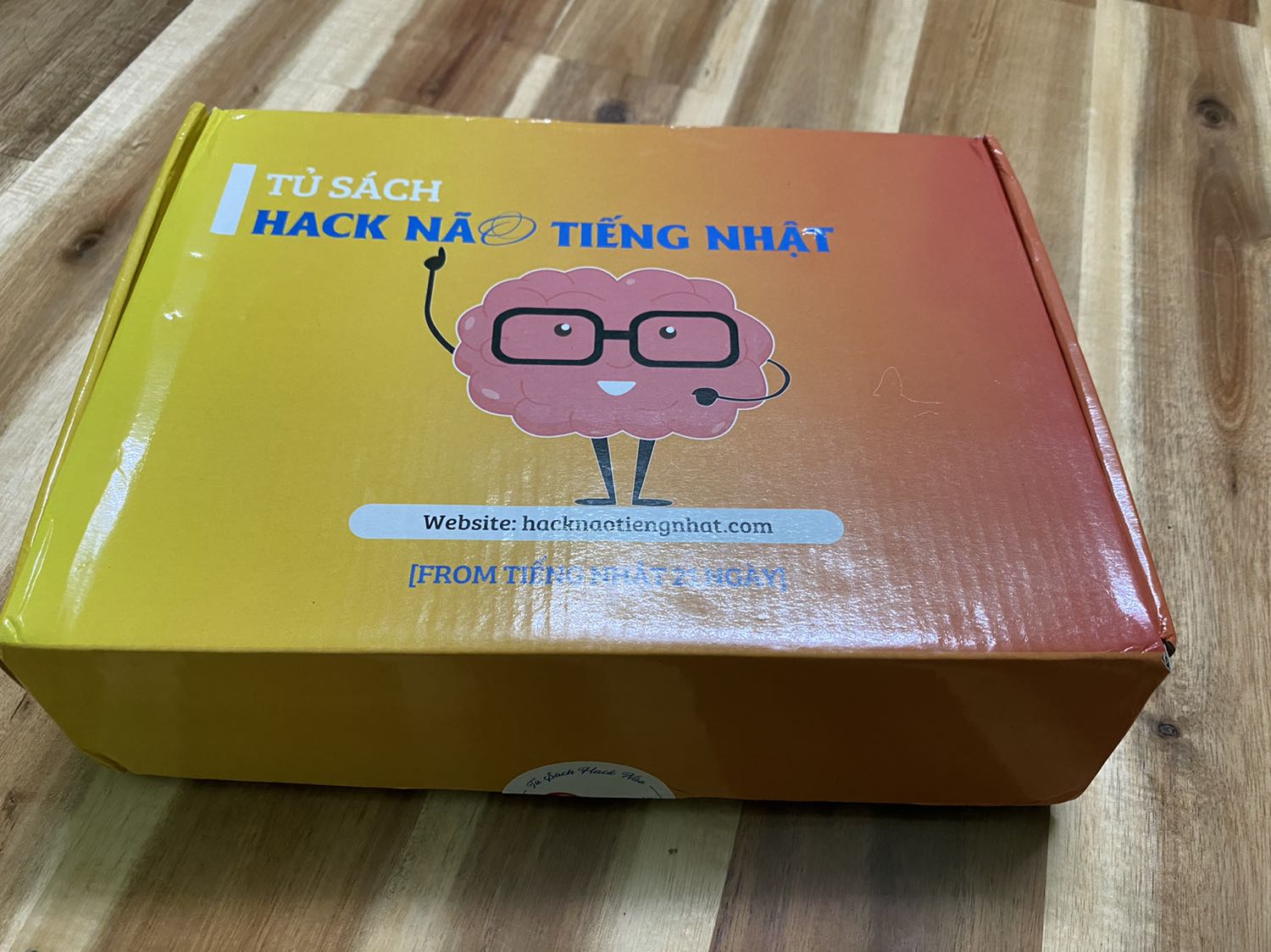 Lúc nhận hàng khá bất ngờ vì bộ có rất nhiều món, mình cứ ngỡ là bộ gồm 2 quyển sách thôi :D Sách giấy đẹp, nội dung thú vị, có thêm em Vô Diệm so cute! rất đáng mua cho những bạn muốn học kanji dễ thuộc và nhớ lâu. Lúc nhận hàng khá bất ngờ vì bộ có rất nhiều món, mình cứ ngỡ là bộ gồm 2 quyển sách thôi :D Sách giấy đẹp, nội dung thú vị, có thêm em Vô Diệm so cute! rất đáng mua cho những bạn muốn học kanji dễ thuộc và nhớ lâu.