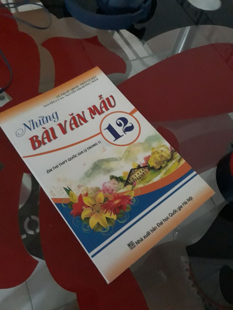 Sách vừa có nghị luận xã hội vừa có phân tích nhân vật .Rất đáng mua