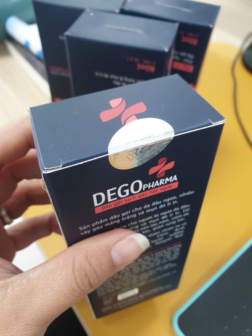 dầu gội mát da đầu, riêng với mình thì hoàn toàn hết ngứa( trước mình hơi bị sần 2 bên mai tóc gây ngứa nhưng dùng 2 lần là hết luôn) tự tin hẳn, cám ơn hãng dầu gội VN chất lượng cao. giá hơi chát nhưng xài mấy loại khác vẫn ko hết nên chắc tiền nào của đó.