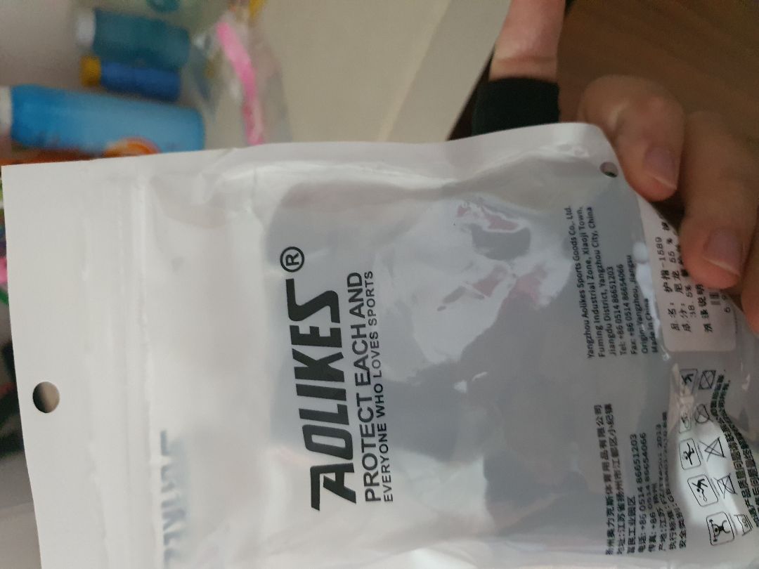 đeo ok. ngón tay ko bị quá căng. nhưng chỉ đeo 1-2 ngón chứ đeo cả 5 ngón thì ko còn cảm giác dằn bóng