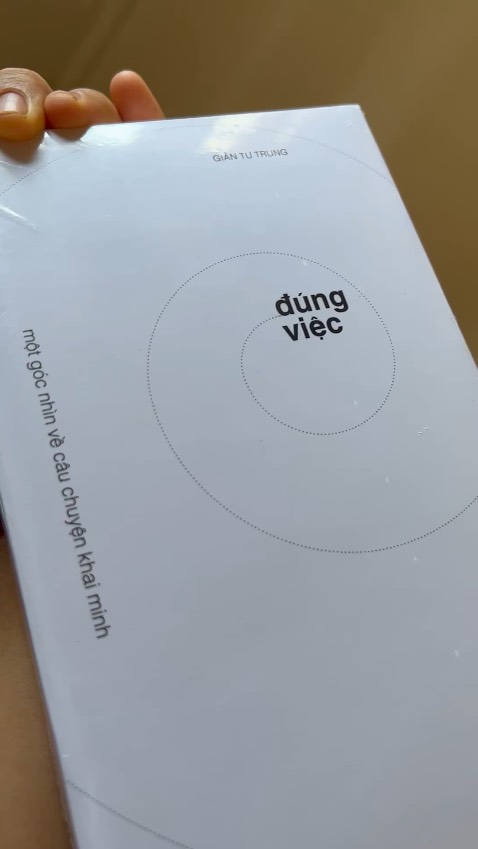 Một cuốn sách rất hay và bổ ích dành cho những bạn trẻ, tác giả viết rất dễ đọc, mạch lạc!!!
Shop giao hàng nhanh chóng, shipper thân thiện Một cuốn sách rất hay và bổ ích dành cho những bạn trẻ, tác giả viết rất dễ đọc, mạch lạc!!!
Shop giao hàng nhanh chóng, shipper thân thiện