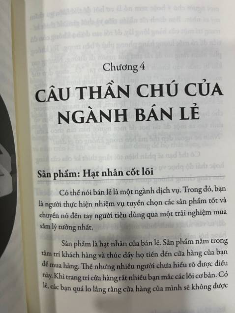 Giúp tôi có cái nhìn rõ ràng hơn về việc quản lý shop. Đồng cảm với tác giả. Tôi cũng hokc đc nhiều kinh nghiệm chống thất thoát, trang trí cửa hàng