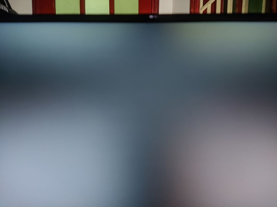 sản phẩm bị hở sáng ở viền màn hình. tôi đã gửi yên cầu đổi hàng đc 2 ngày nhưng tiki vẫn chưa phản hồi. 
Update sau 2 ngày mình phản hồi thì Tiki đã liên hệ và hỗ trợ đổi hàng. Màn hình sau khi đổi thì đã ok hơn, k còn hở sáng ở viền màn hình. Chất lượng chấp nhận đc so với sp trong tầm giá (2 ảnh cuối là ảnh màn sau khi đc đổi)