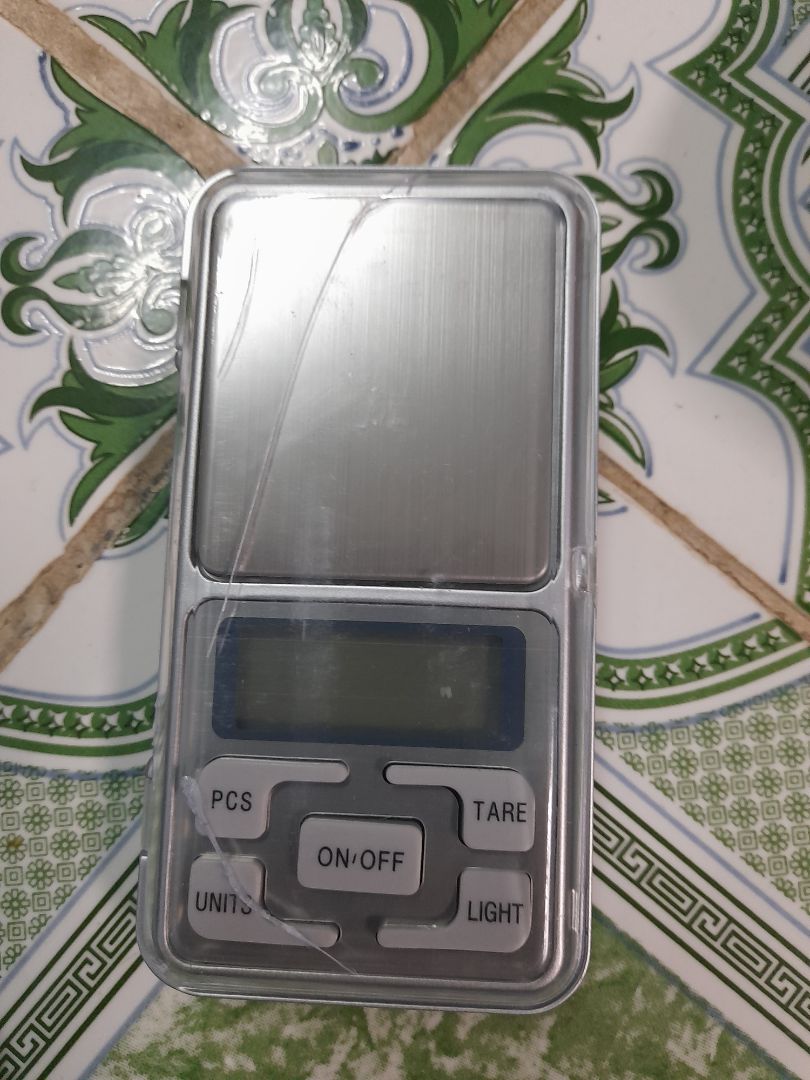 giao cân ko sdung dc.. bể..hư... đã giao cho khác củ va thu hồi... jo giao tip cho khách mới... shop làm viêc ktra hàng kỹ roi gửi cho khách... gửi hàng ko sdung dc .... gửi làm gì... *** gạt ah..