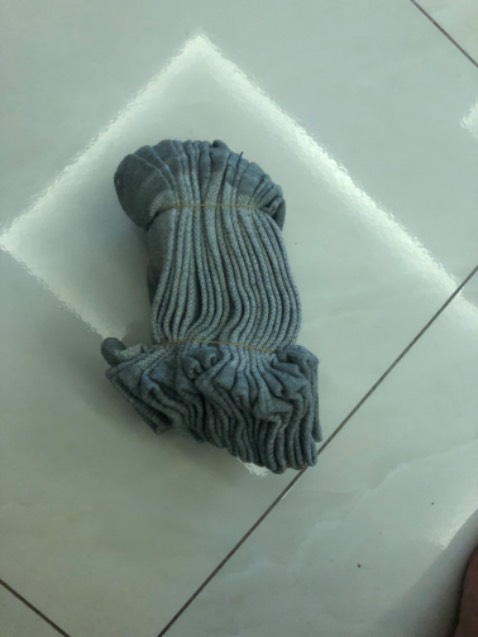 Không hài lòng, treo đàu dê bán thịt ***, hình để 10 đôi màu khác nhau, nhưng giao chỉ có 1 màu duy nhất chẳng phải hộp như hình quảng cáo, cực kỳ không hài lòng, không có lần thứ 2