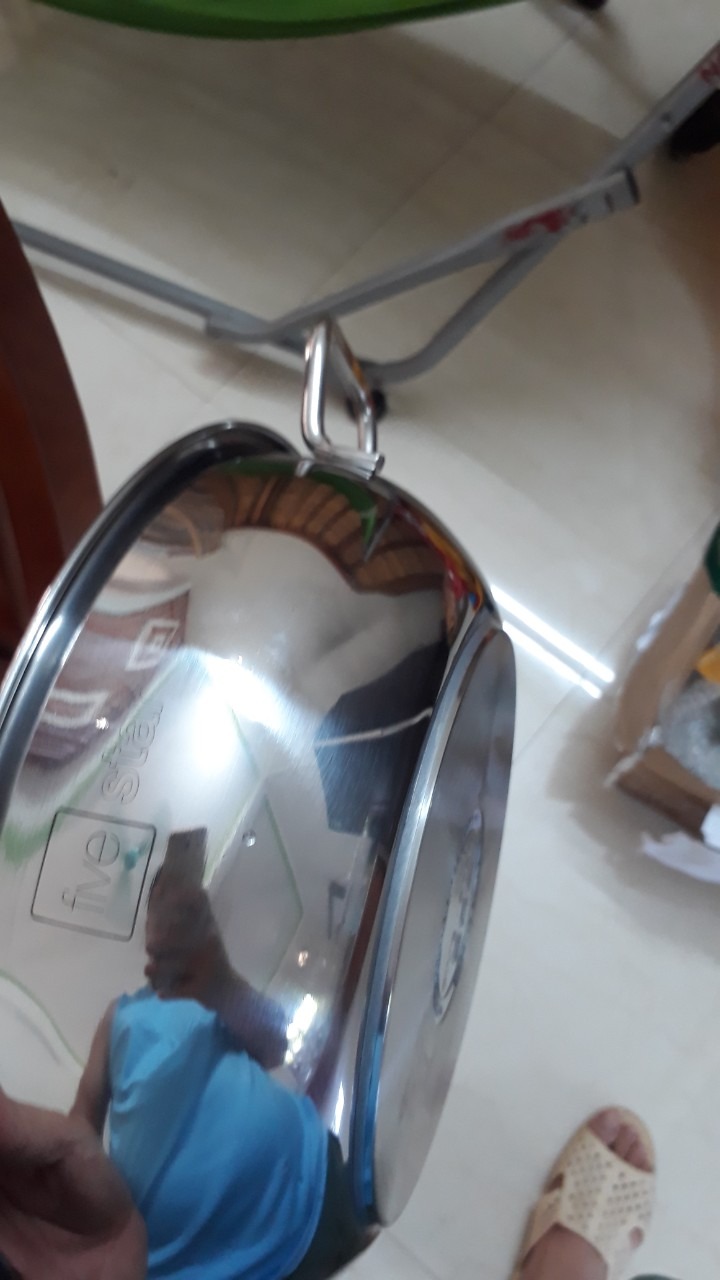 Chất lượng sản phẩm tốt, tuy nhiên đóng gói không cẩn thận. Có lẽ do bên vận chuyển nên bị móp vào 1 chỗ. Shop chú ý đóng gói cẩn thận hơn