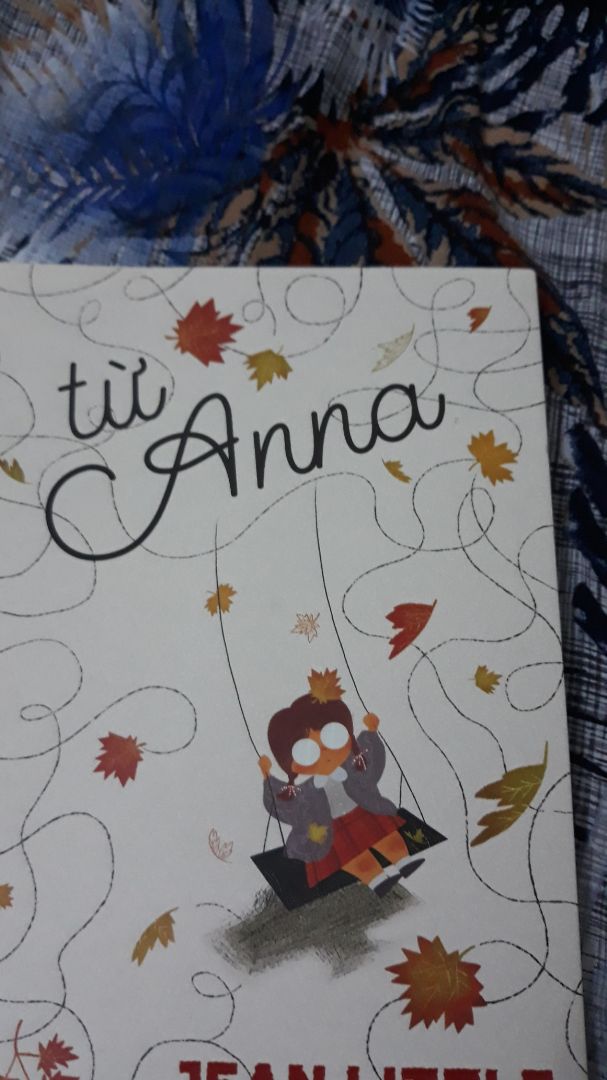 Một cô bé với sức mạnh nội tâm đáng nể nhưng lại tệ hại hơn hết dưới mắt các anh chị  .  Anna cô đơn với bí mật của mình