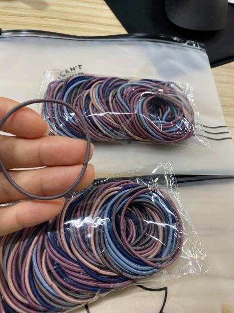 Mối nối bằng nhiệt nên độ bền không cao lắm nhưng với mức giá này thì ok, mua thay cho thun cột tóc để đỡ nghiến tóc