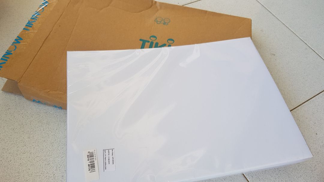 Giao nhanh như 1 cơn gió. Thử in với máy in phun màu Canon ở nhà thì chất lượng chấp nhận được. Để in stickers cho con chơi. Chỉ có điều giấy hơi mỏng, khó bóc miếng decal. Còn lại OK. Nói chung trong tầm giá thì khá ổn.