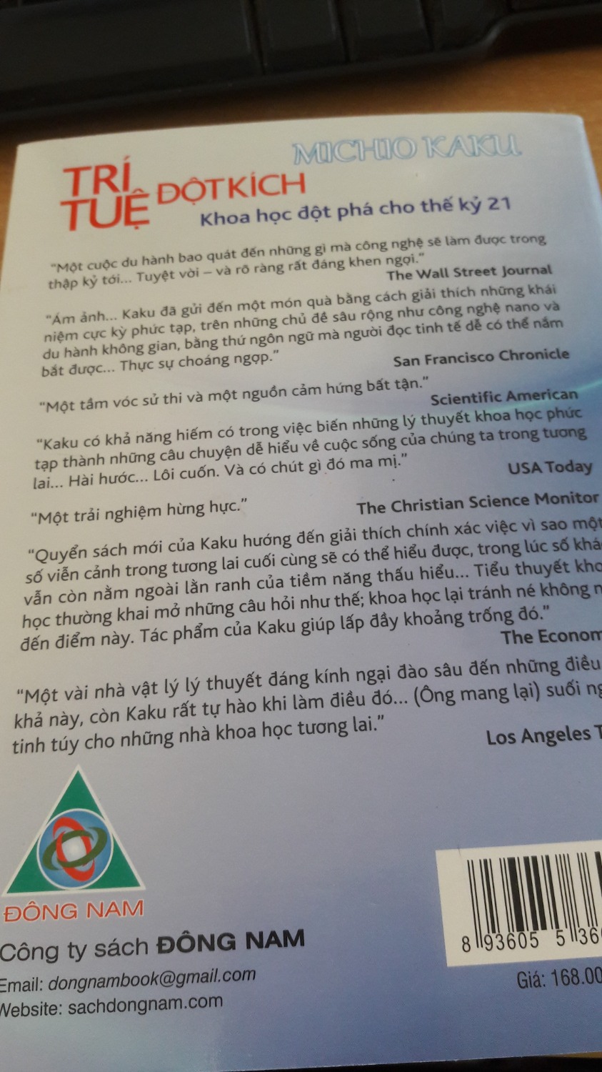 Trí tuệ đột kích- Michhio Kaku Khoa học đột phá cho thế kỷ 21 là cuốn sách một trãi nghiệm thực tế cho thế kỷ 21 có khả năng hiếm có trong việc biến những lý thuyết khoa học phức tạp thành những câu chuyện dễ hiểu về cuộc sống trong tương lai của chúng ta cuối cùng sẽ có thể hiểu được, trong lúc số khác vẫn còn nằm ngoài lằn ranh của tiềm năng thấu hiểu.
