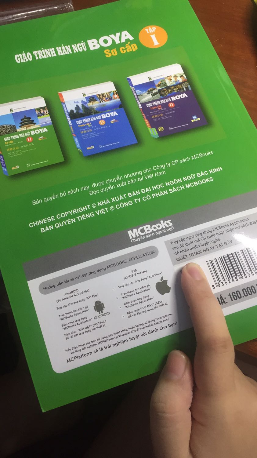 Giao hàng lâu, sách mới, gáy chắc chắn. Thiết nghĩ Tiki nên sửa lại nxb là nxb Hồng Đức đi, trên mô tả sản phẩm ghi nxb Đại học quốc gia HN nhưng lại giao nxb Hồng Đức. Nội dung thì không phải bàn cãi, có từ mới, hội thoại, ngữ pháp quan trong mỗi bài, cuối bài là bài tập để luyện tập. Sử dụng app để nghe.