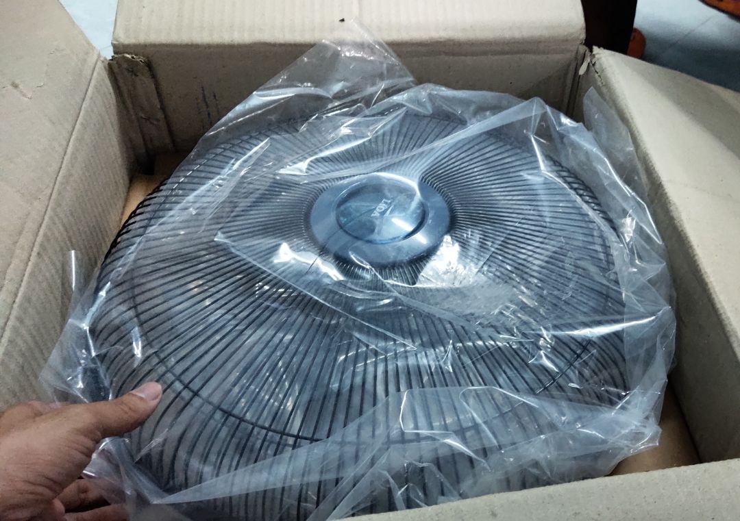 Đóng gói đẹp. Hình thức quạt sang trọng. Remote hơi thô nhưng hiệu quả. Quạt êm. Đánh giá 5 sao cho hàng Việt chất lượng.