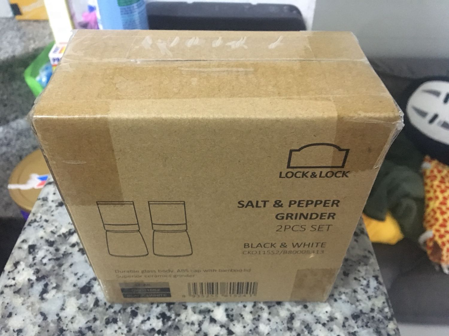 Sản phẩm rất đẹp nha. Mình quá hài lòng. Chưa dùng thử nên chưa dám nhận xét về chất lượng vận hành. 
Phần giao hàng thì giao chậm hơn so với dự kiến. vẫn chấm 5 sao cho Tiki. Cảm ơn Lock & Tiki