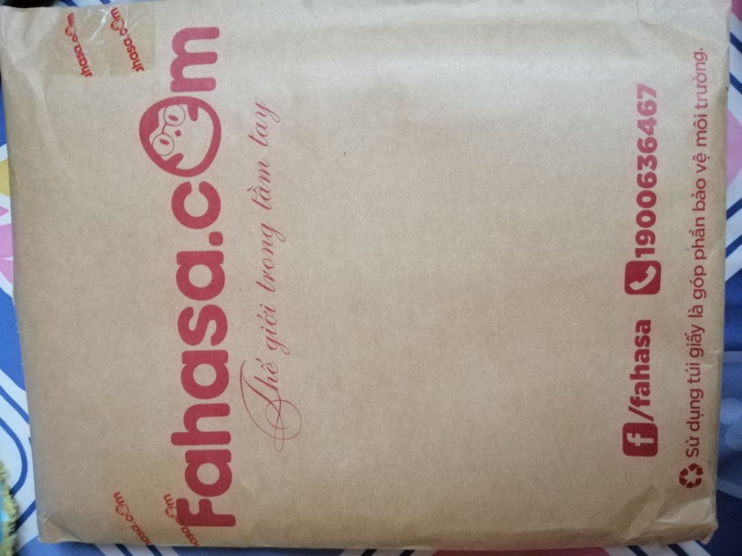 Giao hàng rất nha, mới đặt hôm trước hôm sau đã có r. Sách được bao rất kỹ, nói chung là rất hài lòng o∩_∩o