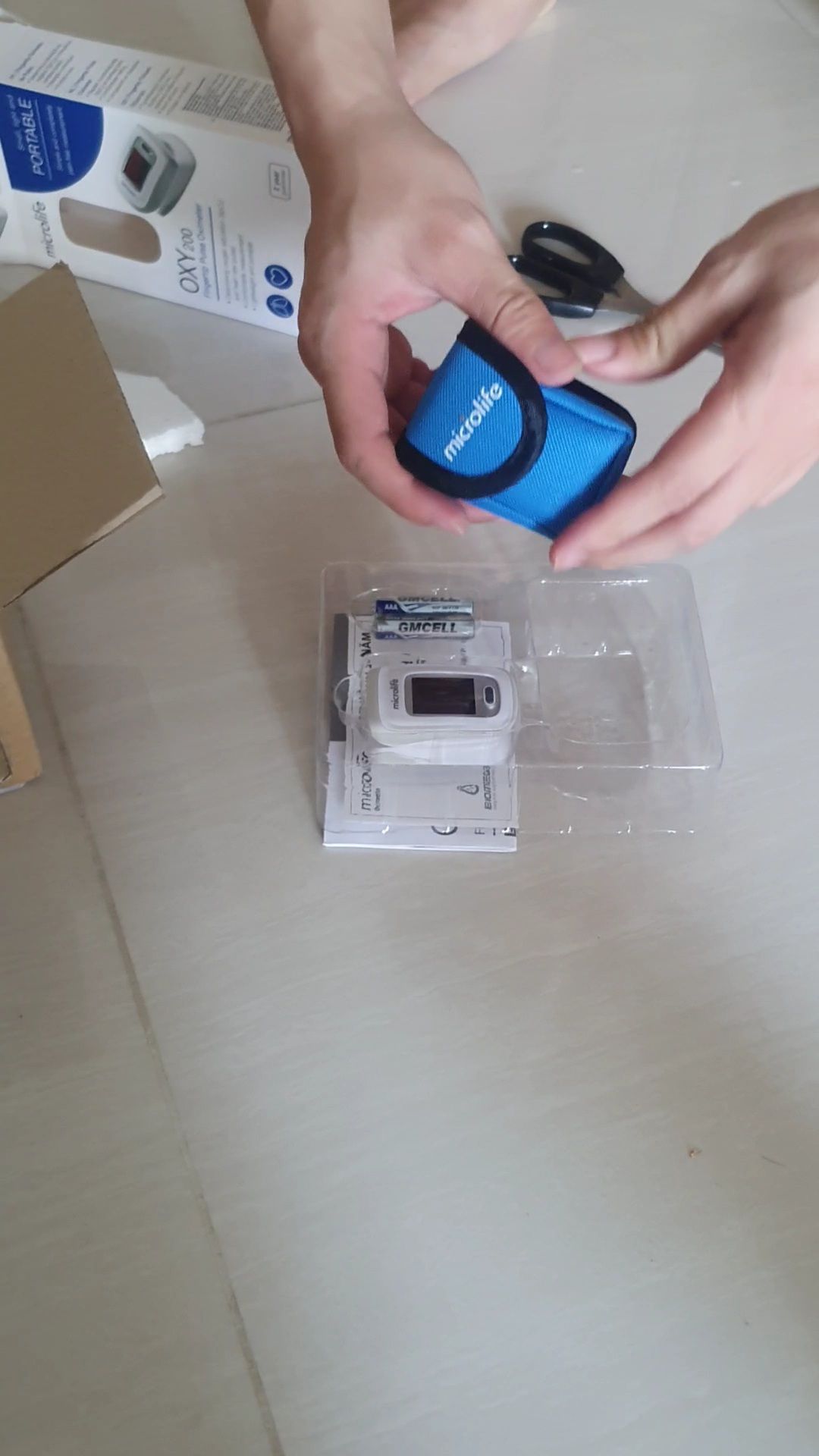 Máy đo nhanh, báo kết quả liên tục, dễ sử dụng, được tặng kèm 2 viên pin AAA, để *** ngay.