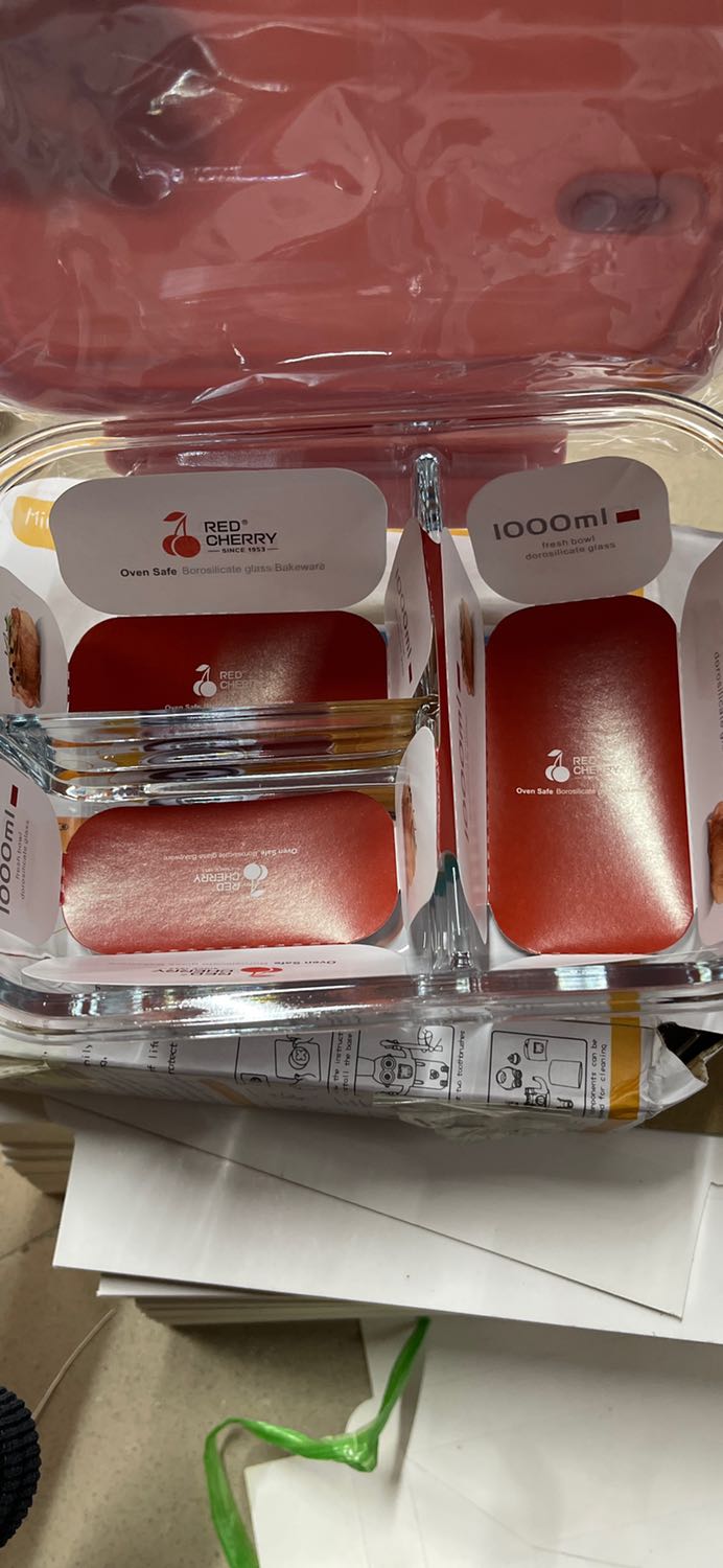 Đặt hộp 2 ngăn lại giao 3 ngăn cốc thì vị vỡ