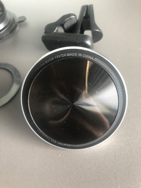 Lực hút mạnh cố định nhưng chỉ phù hợp cho iphone 12 trở lên, các phiên bản thấp hơn phải dùng vòng hút ko tiện lắm. Thiết kế đẹp sạc không dây cũng tiện lợi, nói chung ổn