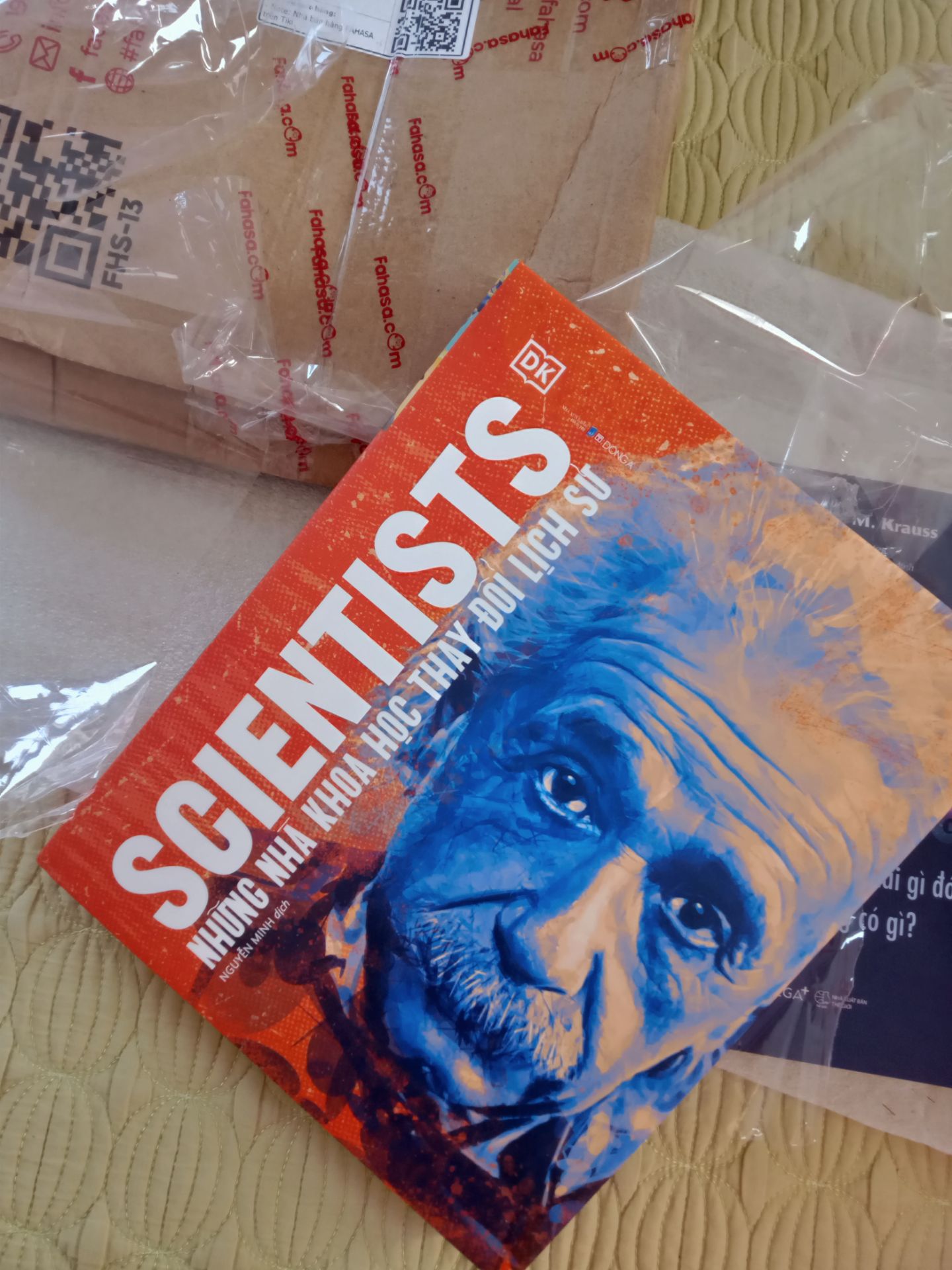 Sách mới, đẹp, bọc seal 2 lớp rất kỹ càng. Giá lại sale khá nhiều nữa. Thanks Tiki