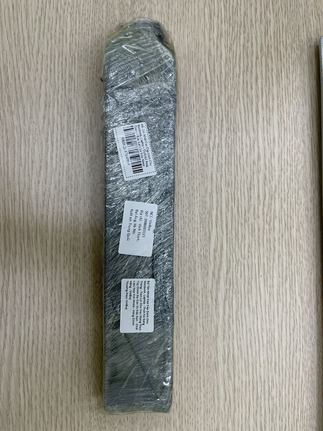 Thấy một số bạn đánh giá là giao sai mặt hàng nên cũng hơi lo lo, nhưng vẫn mua vì giá quá tốt. Giãn cách nhung Tikinow vẫn giao quá nhanh. Hàng chuẩn nhé. Bác nào kêu cập kênh thì xem lại mặt bàn hoặc có lệch lỗ cài chân không nhé! Tks shop!