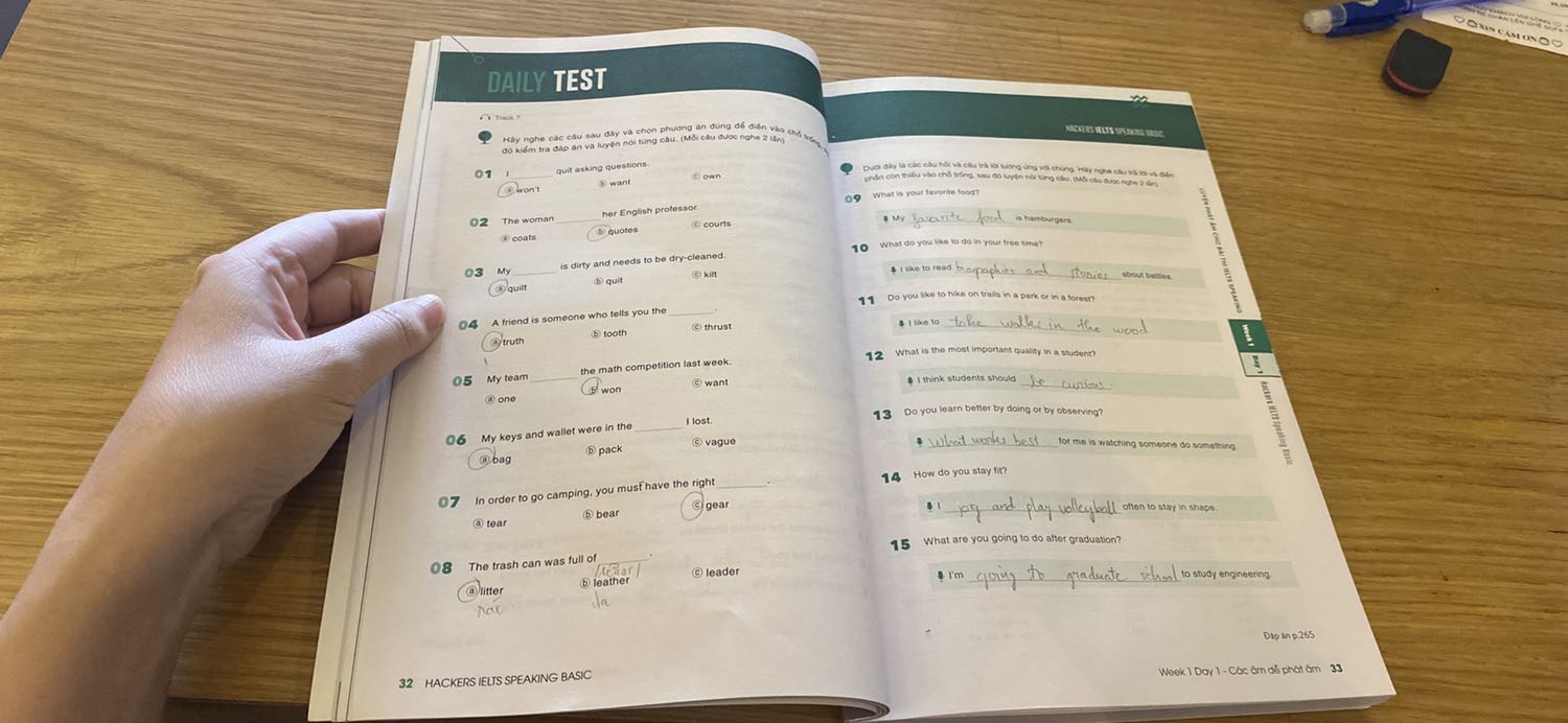Bộ sách này là bộ sách cơ bản để bước vào Ielts. Ko như những sách khác là ập vào giải đề mà sẽ đi từng bước cơ bản như ôn lại ngữ pháp, phát âm, từ vựng mà các bạn có thể chưa vững. Sách hay và hợp với các bạn muốn bắt đầu ôn Ielts tại nhà mà chưa biết bắt đầu như thế nào. Luyện xong bộ này, các bạn sẽ nắm dc tiếng anh cơ bản để bắt đầu luyện ở mức cao hơn.