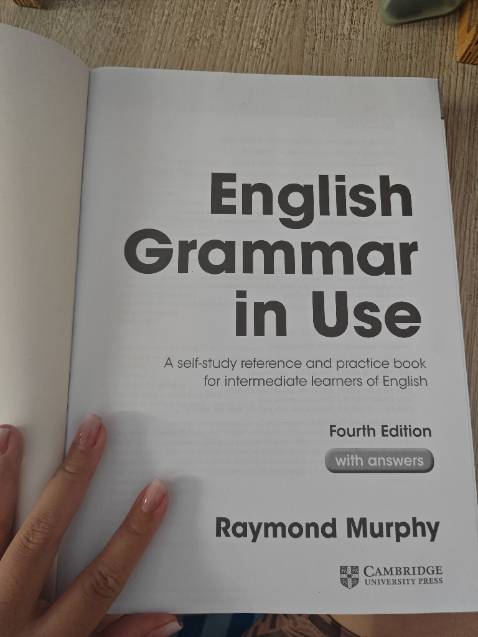 Sách mới có bản quyền đầy đủ của fahasa. Trắng đen chứ không phải bảng màu nhưng sách nhập. Tôi cần luyện thi đề toeic ngữ pháp cơ bản thì nên mua nha