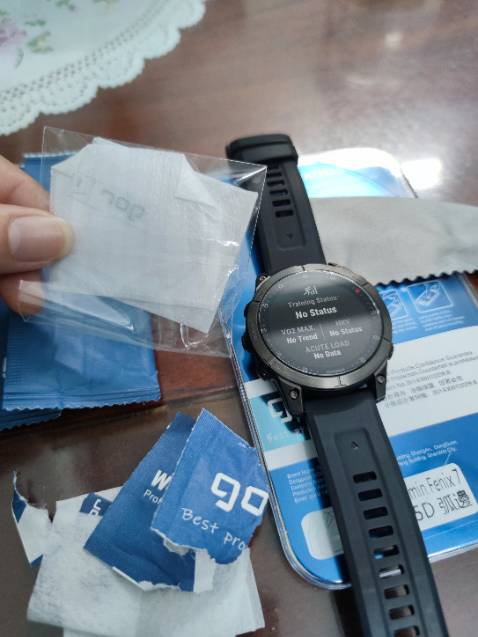 Xuất sắc luôn nha, hẳn 3 miếng, cứ tưởng là 3 miếng dính liền giống film ppf. Full phụ kiện để vệ sinh & hỗ trợ dán kính, vừa vặn với mặt đồng hồ 47mm. Hàng giao nguyên seal, nhanh chóng.