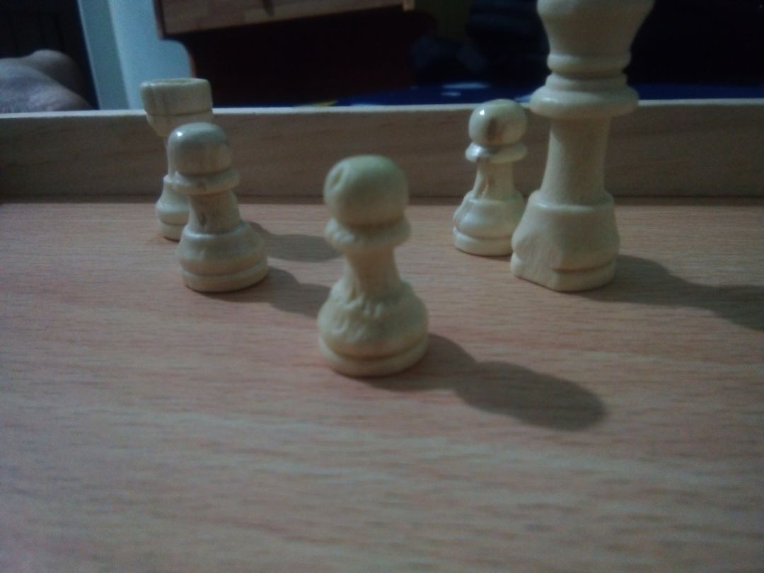 Nhiều quân cờ bị lỗi, bàn cờ cong cong không thể đặt thẳng lên bàn được. Kết luận: sản phẩm lỗi, rất tệ, không nên phí tiền để mua Nhiều quân cờ bị lỗi, bàn cờ cong cong không thể đặt thẳng lên bàn được. Kết luận: sản phẩm lỗi, rất tệ, không nên phí tiền để mua