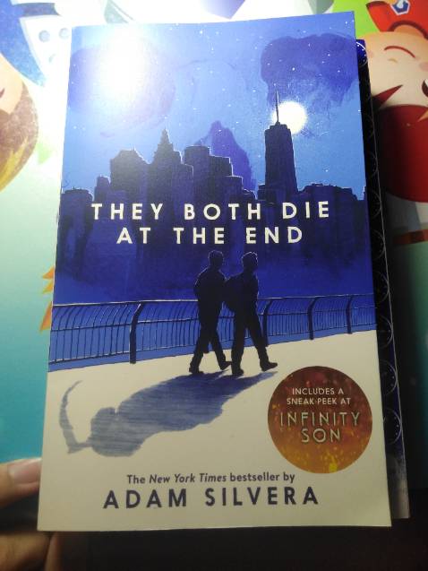 mới nhận về thấy chất bìa hơi lạ nhưng nhìn chung là cái truyện nó ngon, không uổng công chờ restock ::>> bên vận chuyển cx giao khá nhanh - 2 ngày đã tới