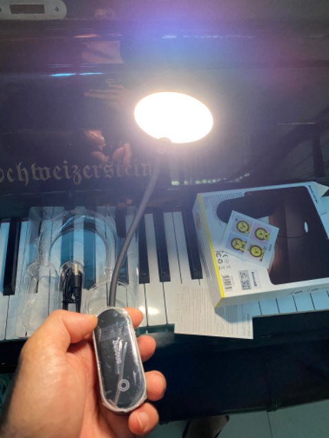Thiết kế đẹp. Ánh sáng vừa đủ để đọc sách mà k mỏi mắt. Có mấy sticker rất đáng yêu, thêm quả thank you dễ thương nữa nên mình vote luôn 5 sao Thiết kế đẹp. Ánh sáng vừa đủ để đọc sách mà k mỏi mắt. Có mấy sticker rất đáng yêu, thêm quả thank you dễ thương nữa nên mình vote luôn 5 sao