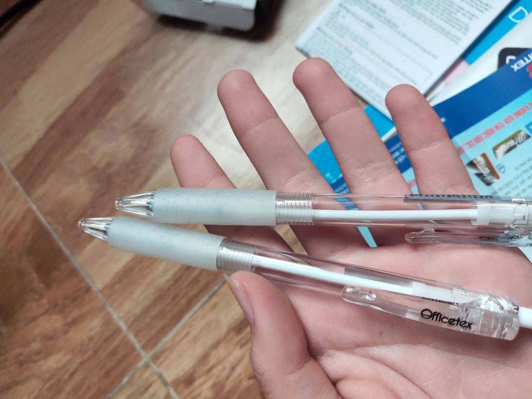 máy xịn, có thẻ bảo hành và được tặng 2 chiếc bút bi siu xinh nhoa