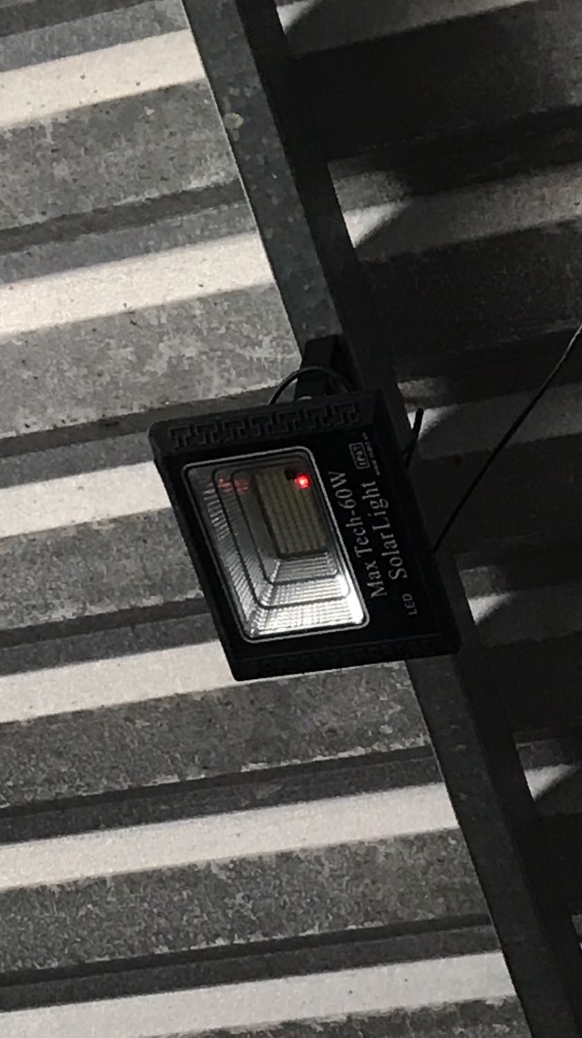 Ánh sáng của đèn rất mờ. Công suất 60w nhưng ánh sáng còn thua bóng đèn led búp 15w. Ánh sáng của đèn rất mờ. Công suất 60w nhưng ánh sáng còn thua bóng đèn led búp 15w.